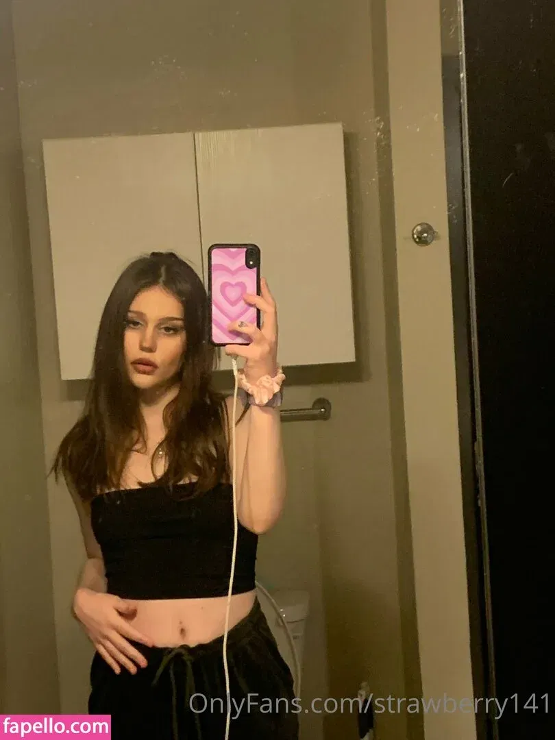 strawberry141 Onlyfans Photo Gallery 