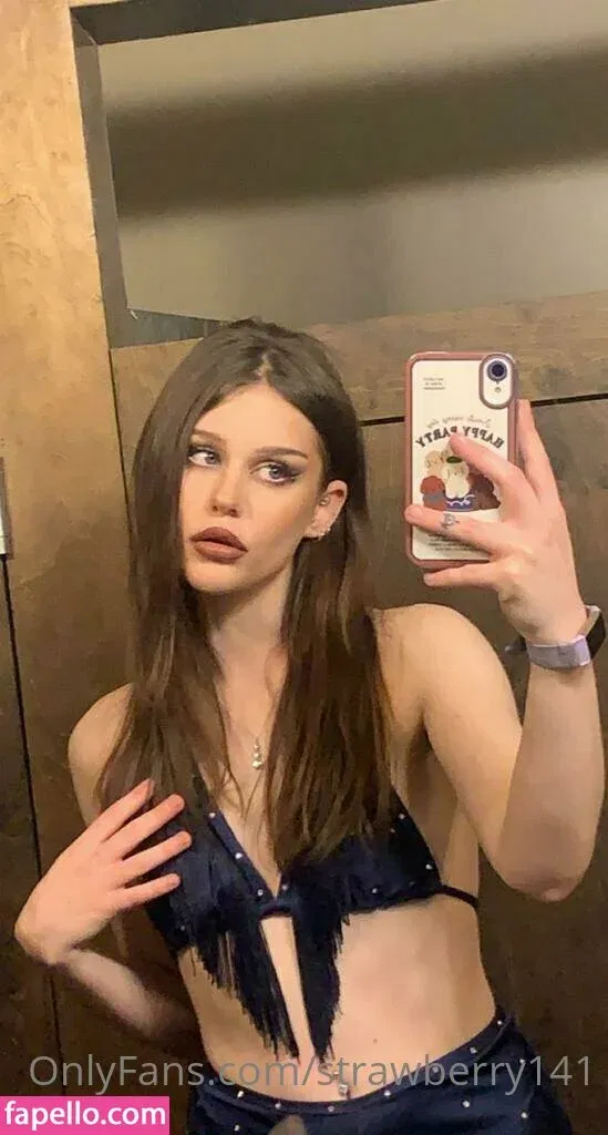 strawberry141 Onlyfans Photo Gallery 
