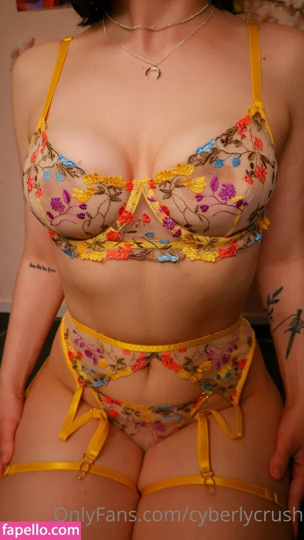 CyberlyCrush Onlyfans Photo Gallery 