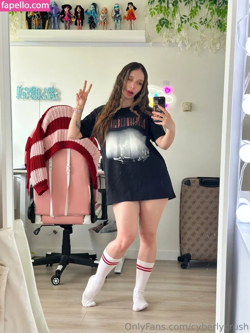 CyberlyCrush Onlyfans Photo Gallery 