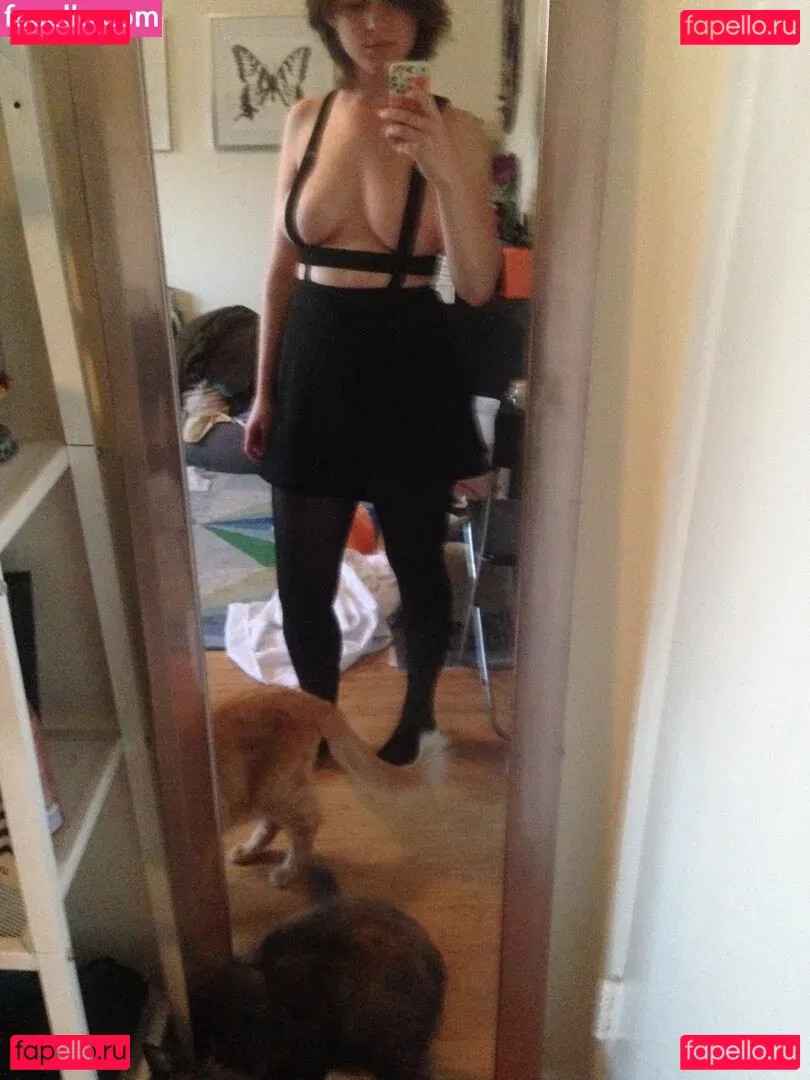 Allie Goertz Onlyfans Photo Gallery 