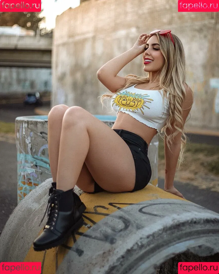 Viviane Lomelin Onlyfans Photo Gallery 