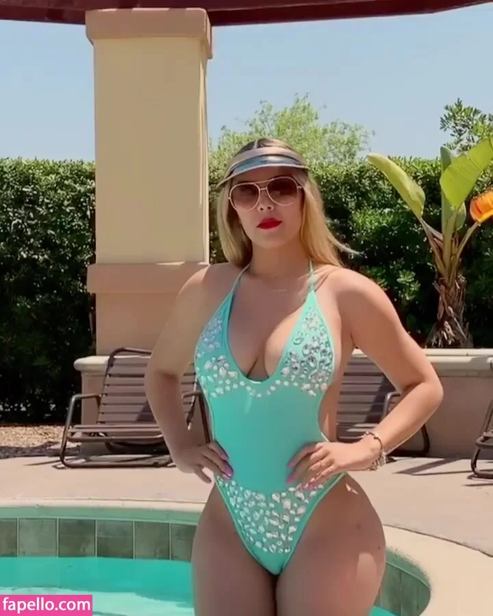 Viviane Lomelin Onlyfans Photo Gallery 