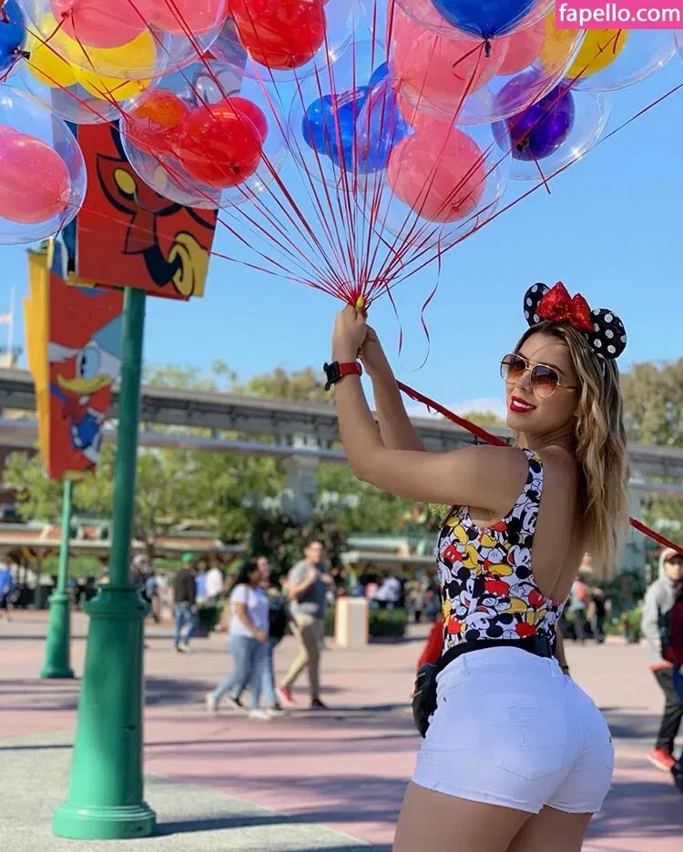 Viviane Lomelin Onlyfans Photo Gallery 