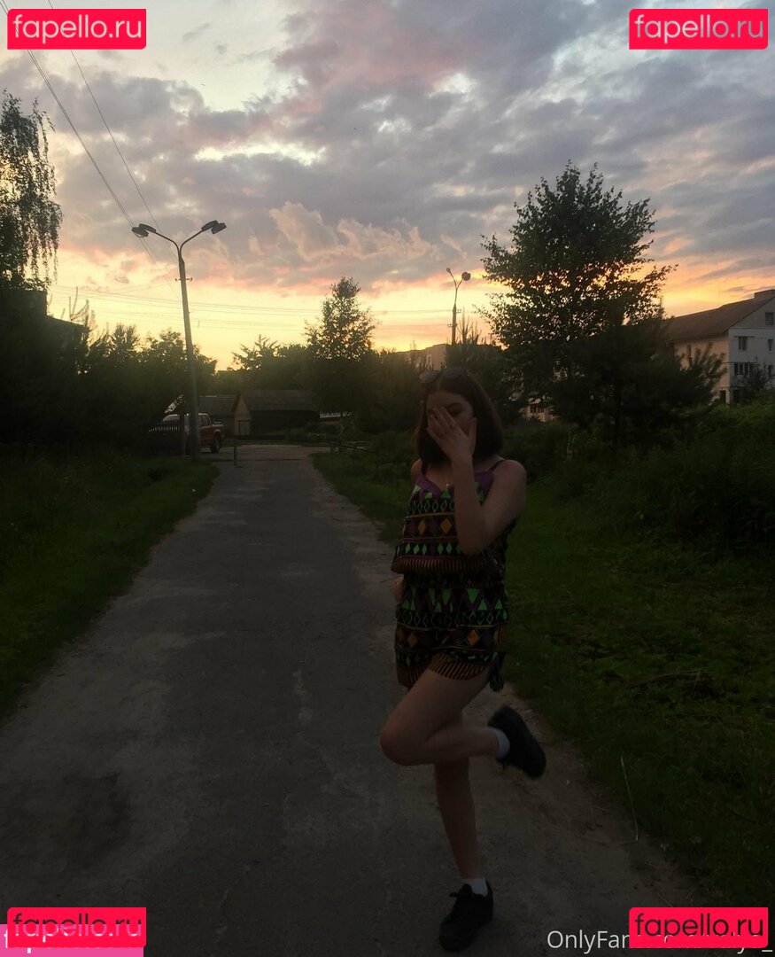 valya_ / valya_._._ Onlyfans Photo Gallery 