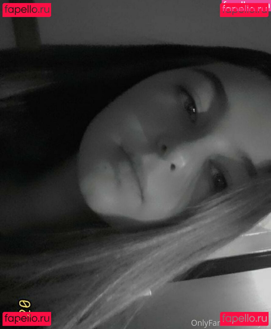 valya_ / valya_._._ Onlyfans Photo Gallery 