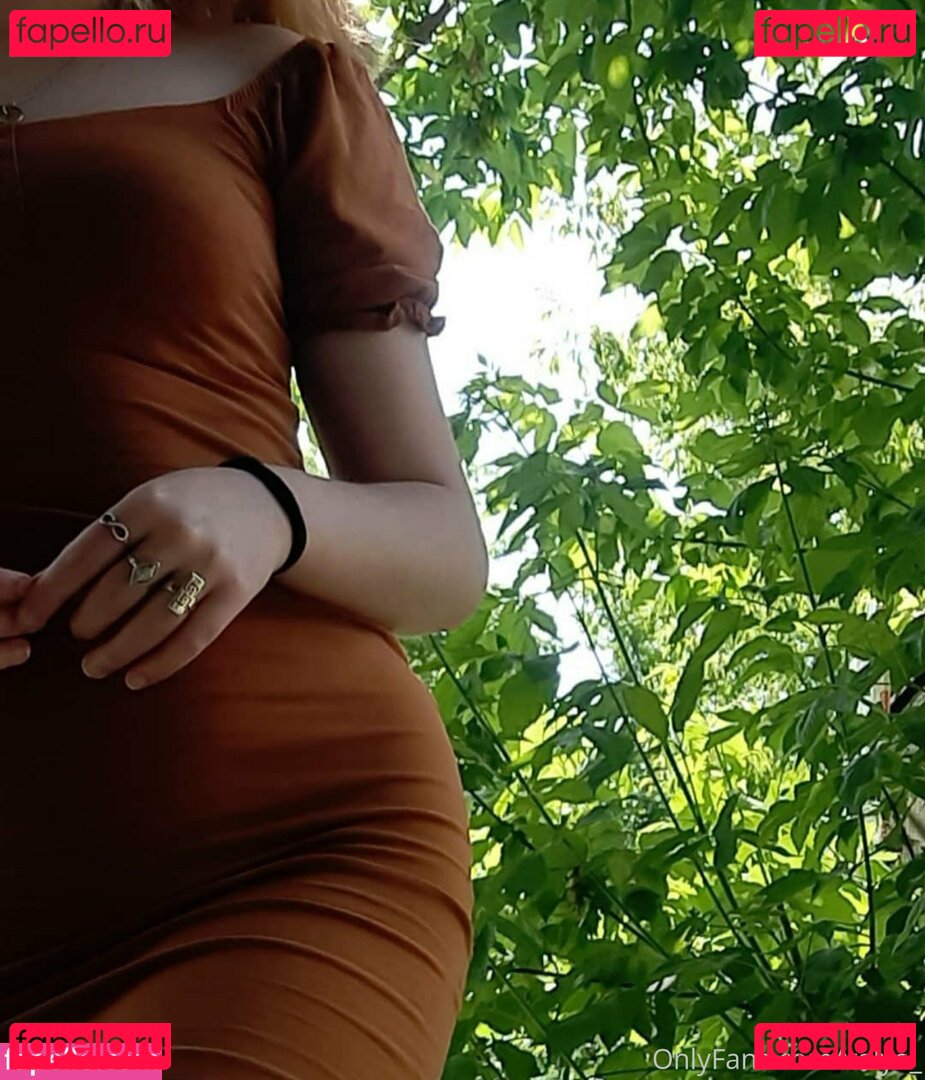 valya_ / valya_._._ Onlyfans Photo Gallery 