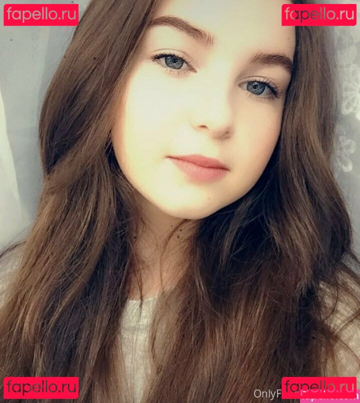 valya_ / valya_._._ Onlyfans Photo Gallery 