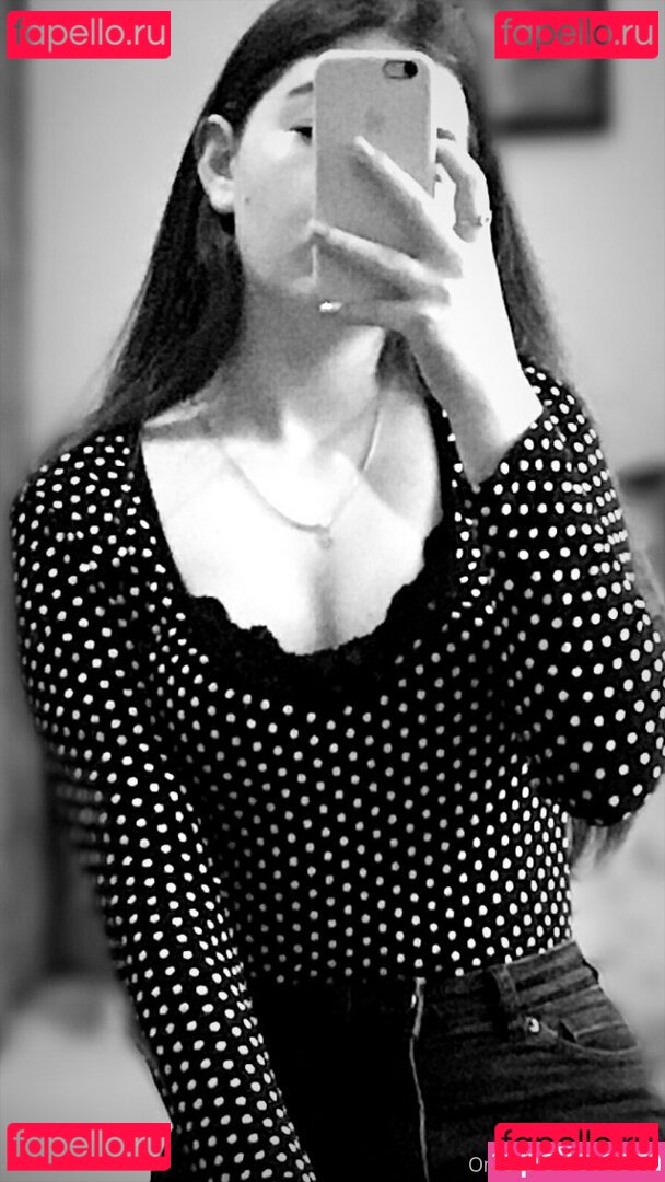 valya_ / valya_._._ Onlyfans Photo Gallery 