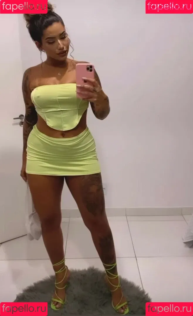 Muito Linda Onlyfans Photo Gallery 