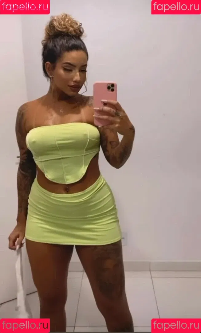 Muito Linda Onlyfans Photo Gallery 