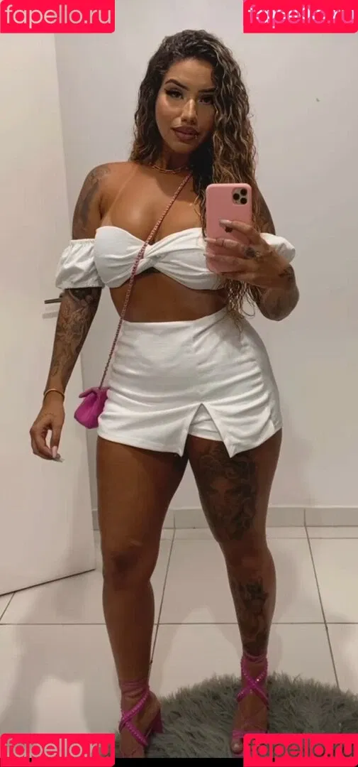 Muito Linda Onlyfans Photo Gallery 