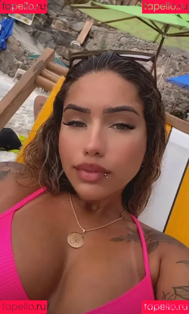 Muito Linda Onlyfans Photo Gallery 