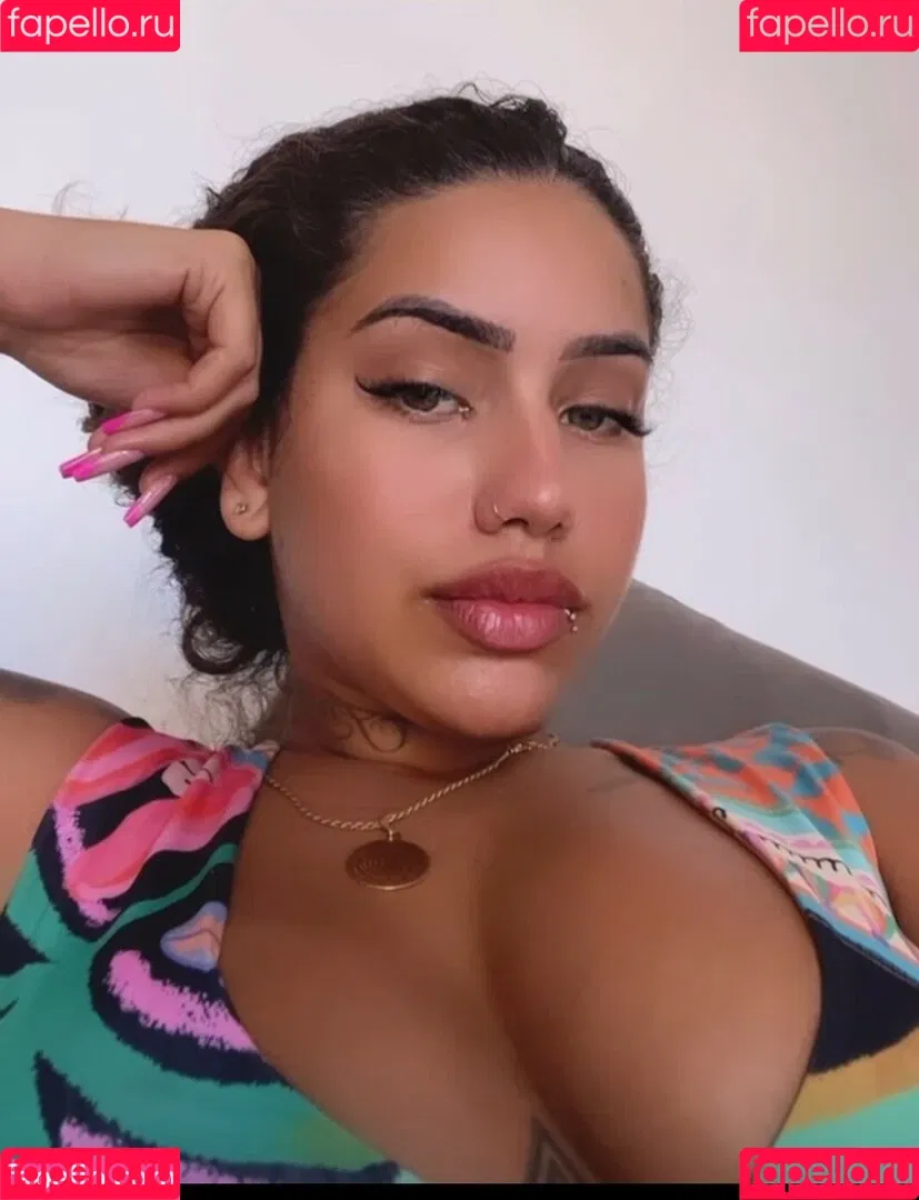 Muito Linda Onlyfans Photo Gallery 