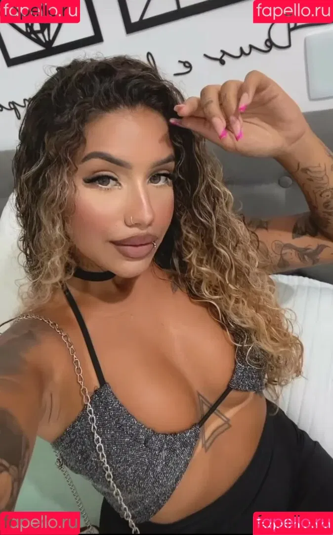 Muito Linda Onlyfans Photo Gallery 