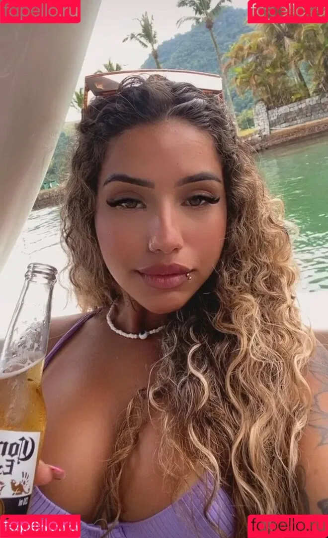 Muito Linda Onlyfans Photo Gallery 