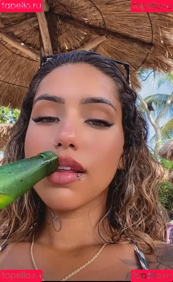 Muito Linda Onlyfans Photo Gallery 