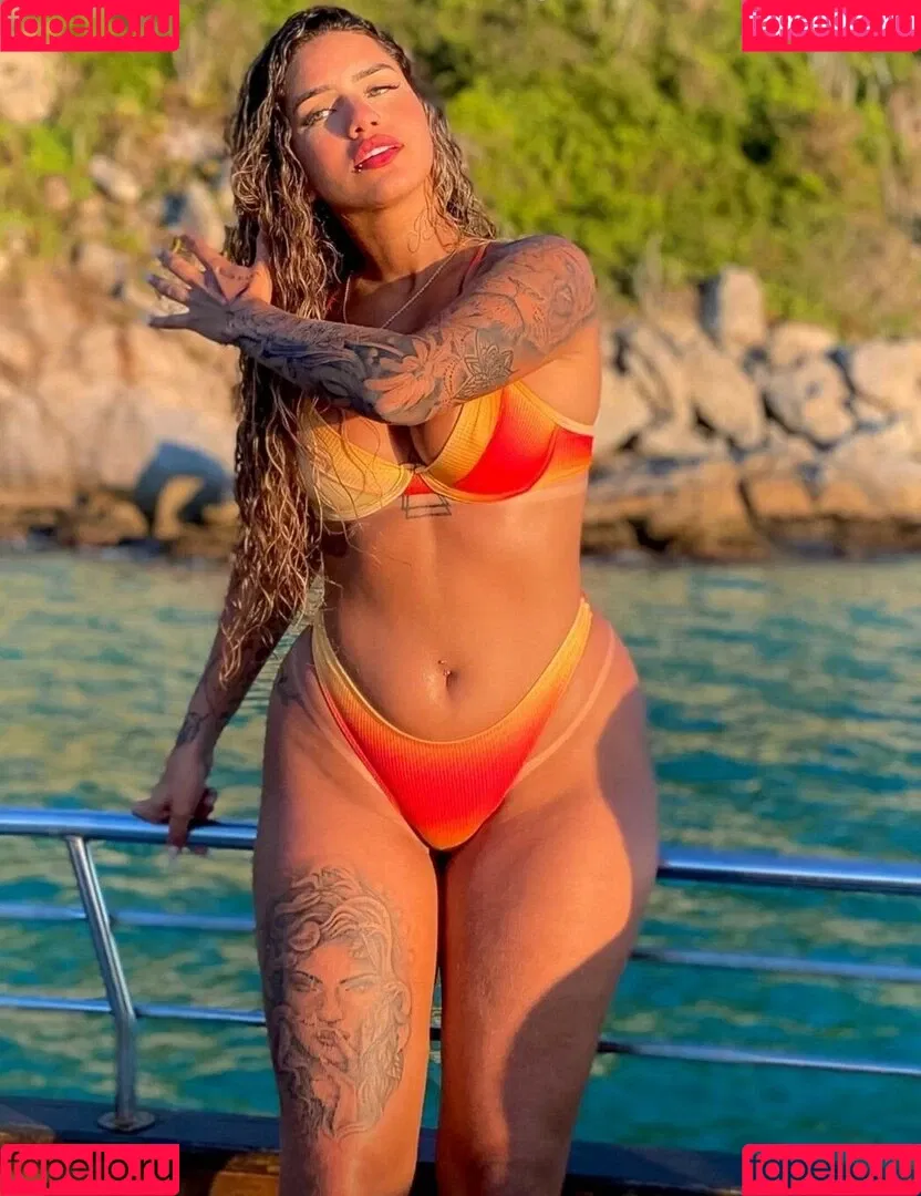 Muito Linda Onlyfans Photo Gallery 