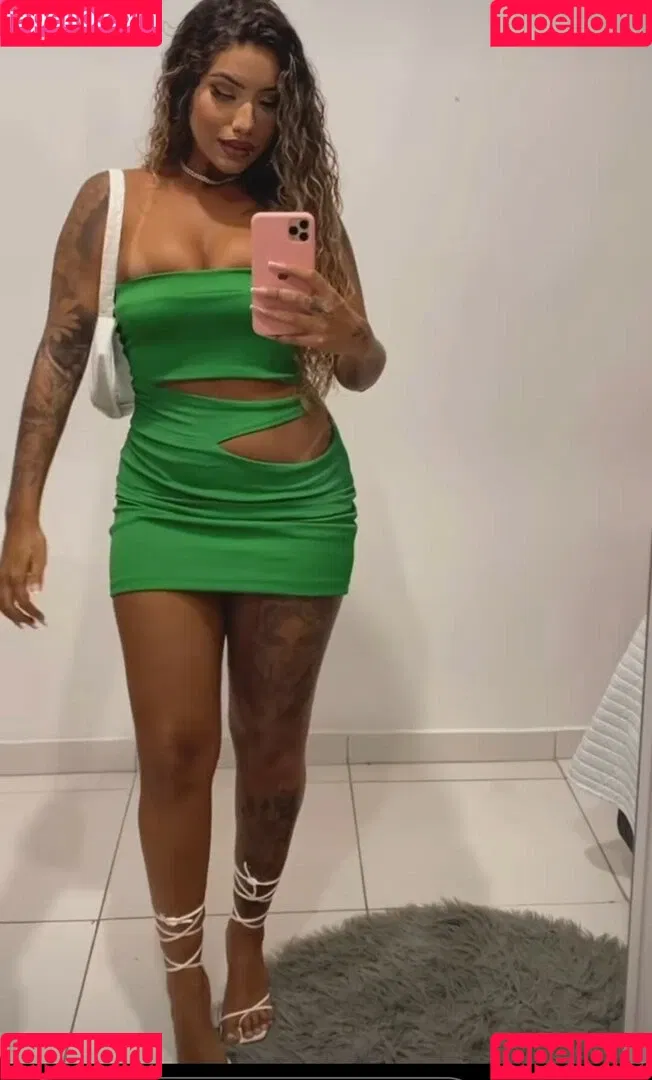 Muito Linda Onlyfans Photo Gallery 