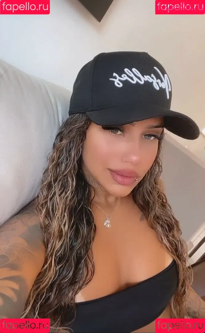 Muito Linda Onlyfans Photo Gallery 