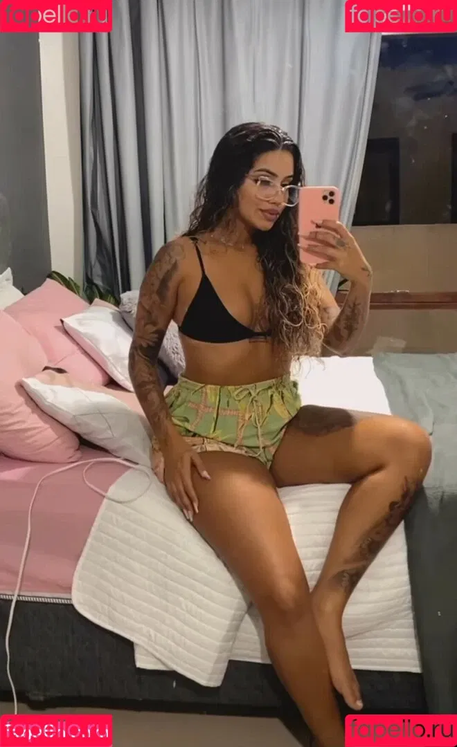 Muito Linda Onlyfans Photo Gallery 