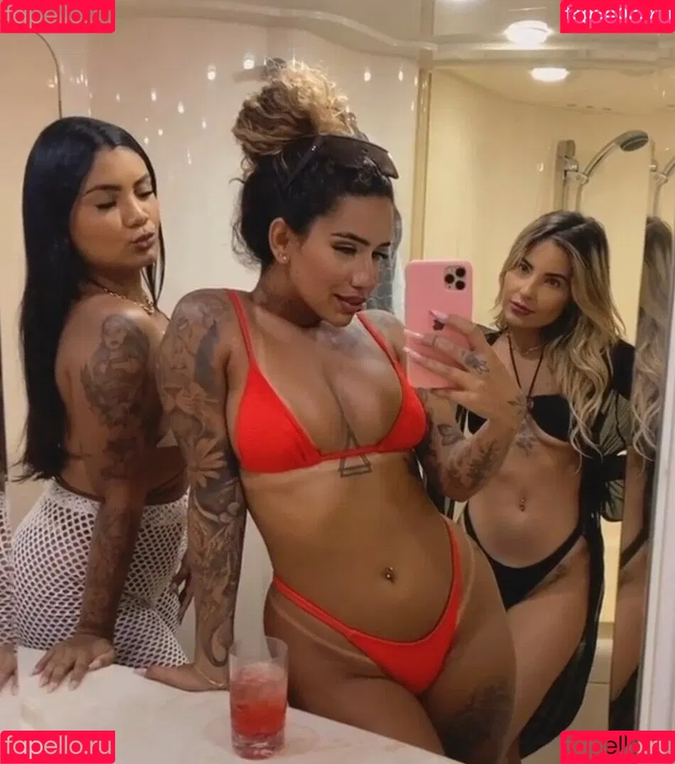 Muito Linda Onlyfans Photo Gallery 