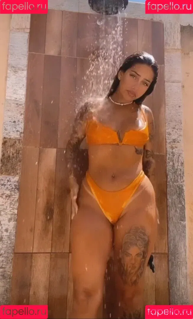 Muito Linda Onlyfans Photo Gallery 