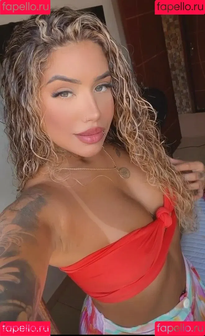 Muito Linda Onlyfans Photo Gallery 
