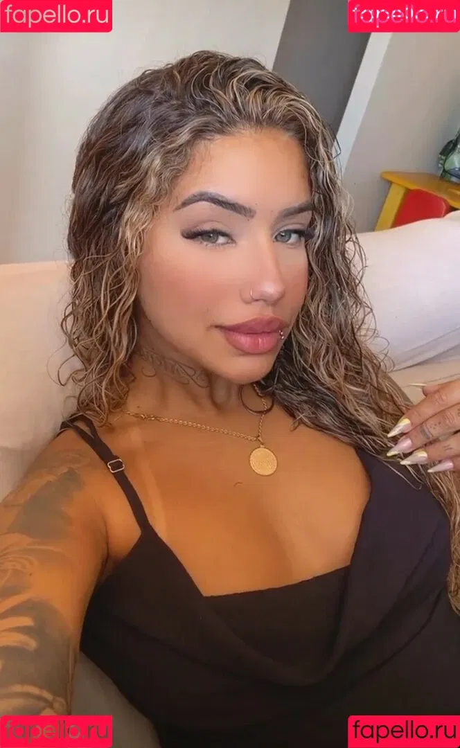 Muito Linda Onlyfans Photo Gallery 