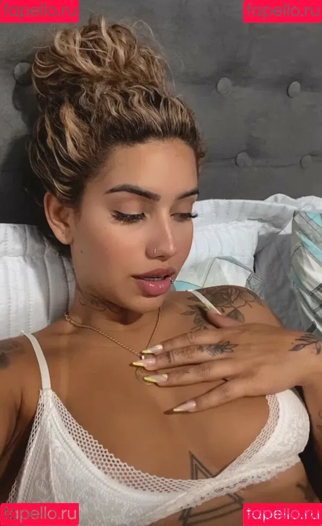 Muito Linda Onlyfans Photo Gallery 