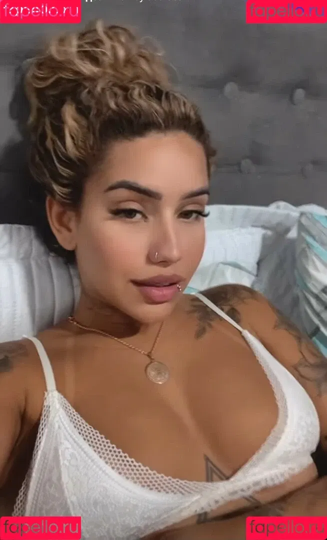 Muito Linda Onlyfans Photo Gallery 