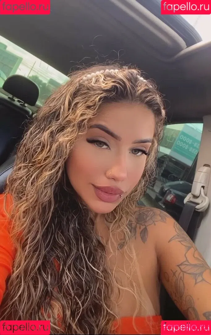 Muito Linda Onlyfans Photo Gallery 
