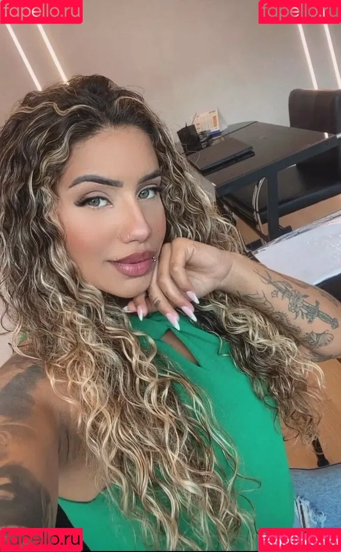 Muito Linda Onlyfans Photo Gallery 