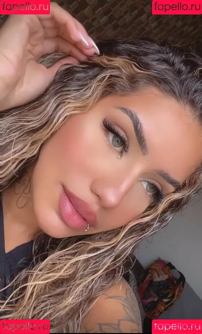 Muito Linda Onlyfans Photo Gallery 