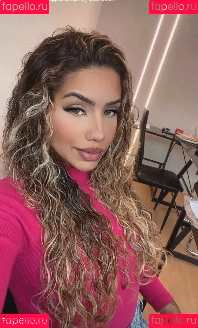 Muito Linda Onlyfans Photo Gallery 