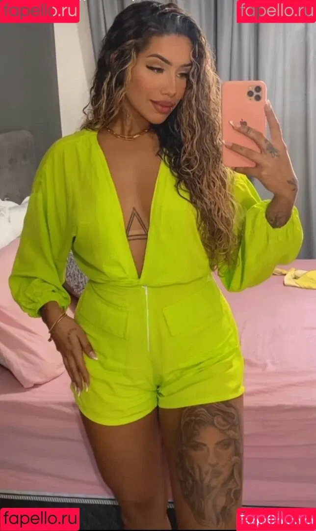 Muito Linda Onlyfans Photo Gallery 