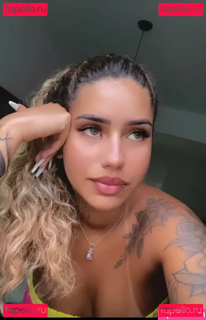 Muito Linda Onlyfans Photo Gallery 