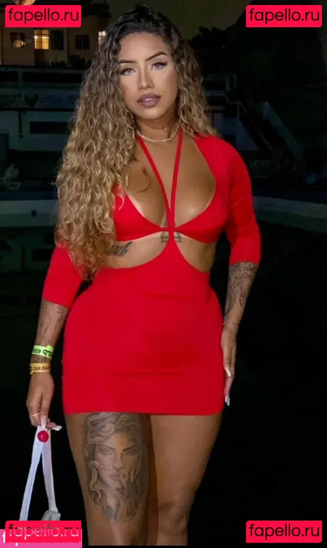 Muito Linda Onlyfans Photo Gallery 