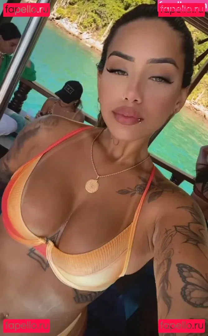 Muito Linda Onlyfans Photo Gallery 