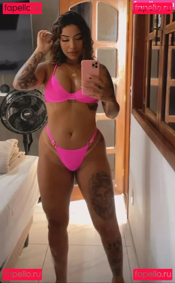 Muito Linda Onlyfans Photo Gallery 