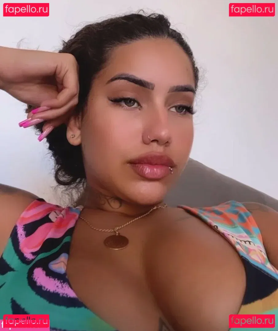 Muito Linda Onlyfans Photo Gallery 