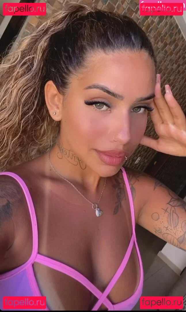 Muito Linda Onlyfans Photo Gallery 