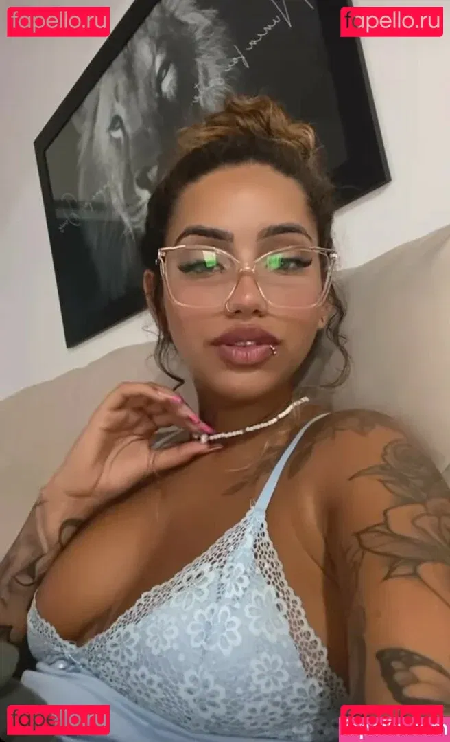 Muito Linda Onlyfans Photo Gallery 