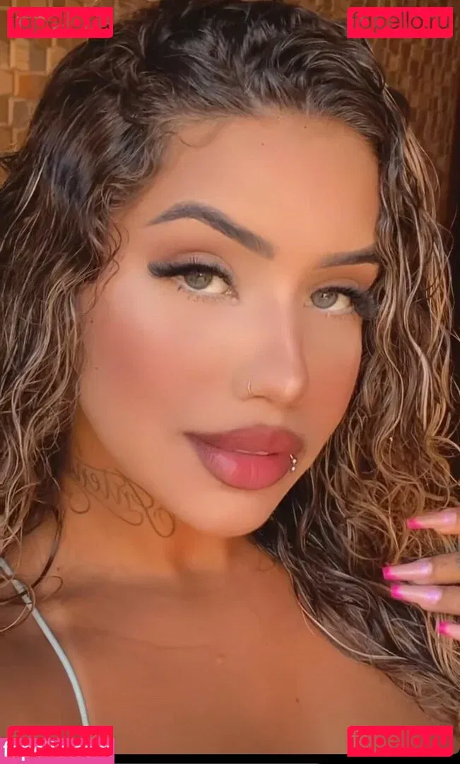 Muito Linda Onlyfans Photo Gallery 