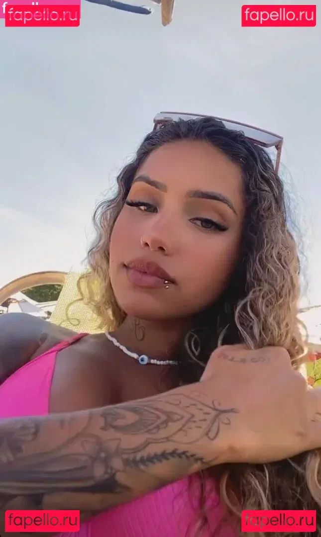 Muito Linda Onlyfans Photo Gallery 