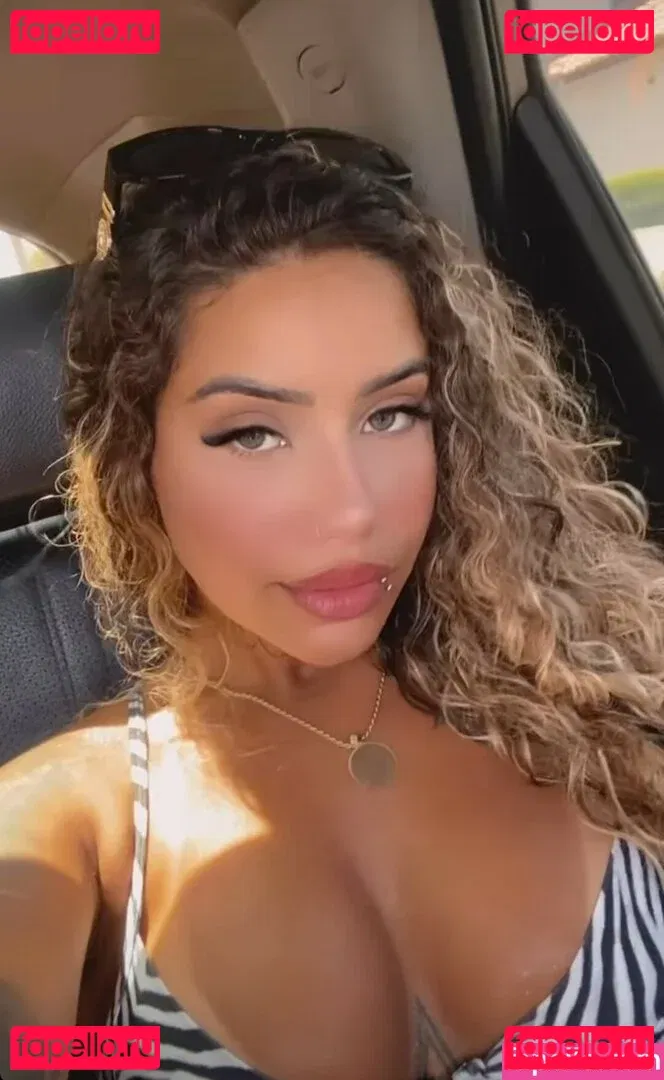 Muito Linda Onlyfans Photo Gallery 