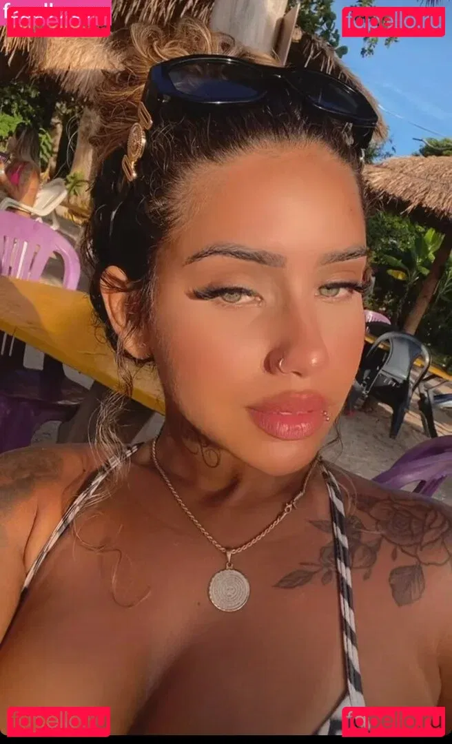 Muito Linda Onlyfans Photo Gallery 