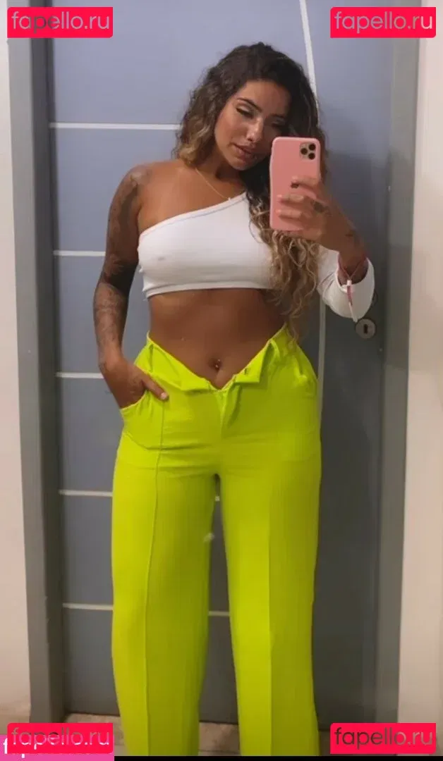 Muito Linda Onlyfans Photo Gallery 