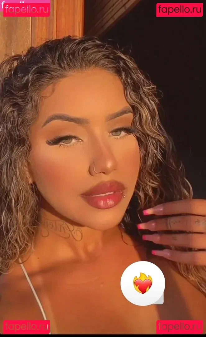 Muito Linda Onlyfans Photo Gallery 