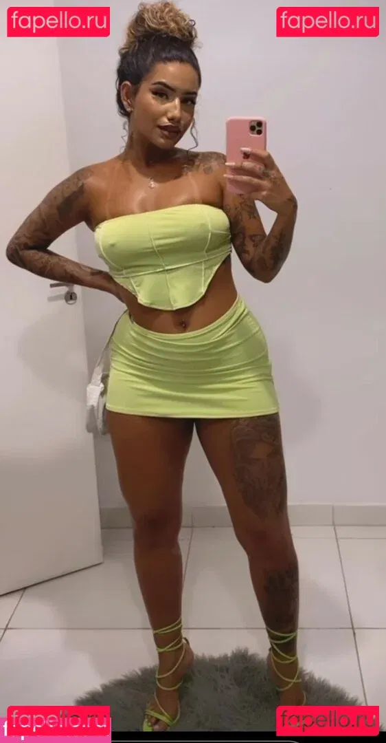 Muito Linda Onlyfans Photo Gallery 